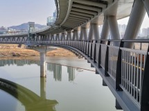 금강보행교 건설공사 - 교량난간 설치공사(2)